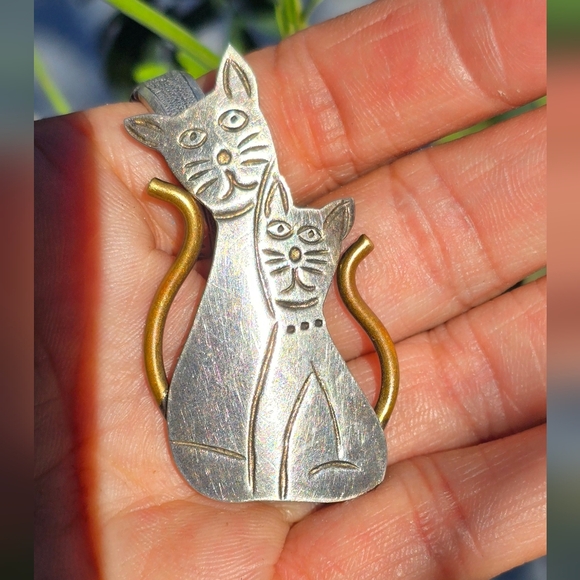 Vintage TAXCO mom cat and kitten pair solid 925 sterling silver and brass brooch - Picture 10 of 17